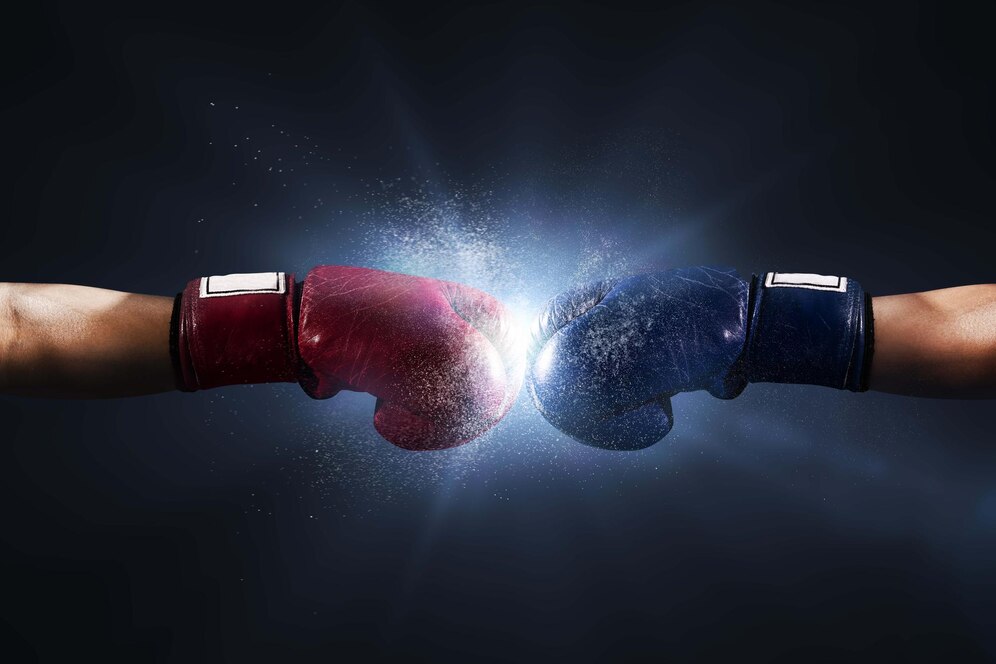 Two different colors of boxing gloves.
Source: Freepik