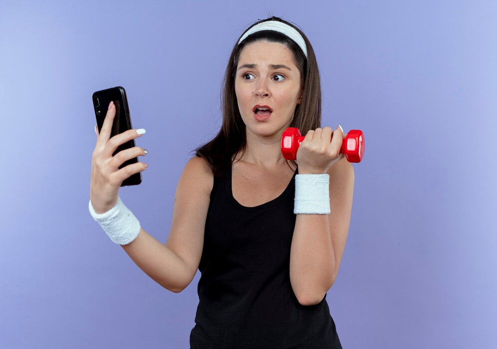 A young woman is stressed, taking her first steps in video blogging about fitness.
Source: Freepik
