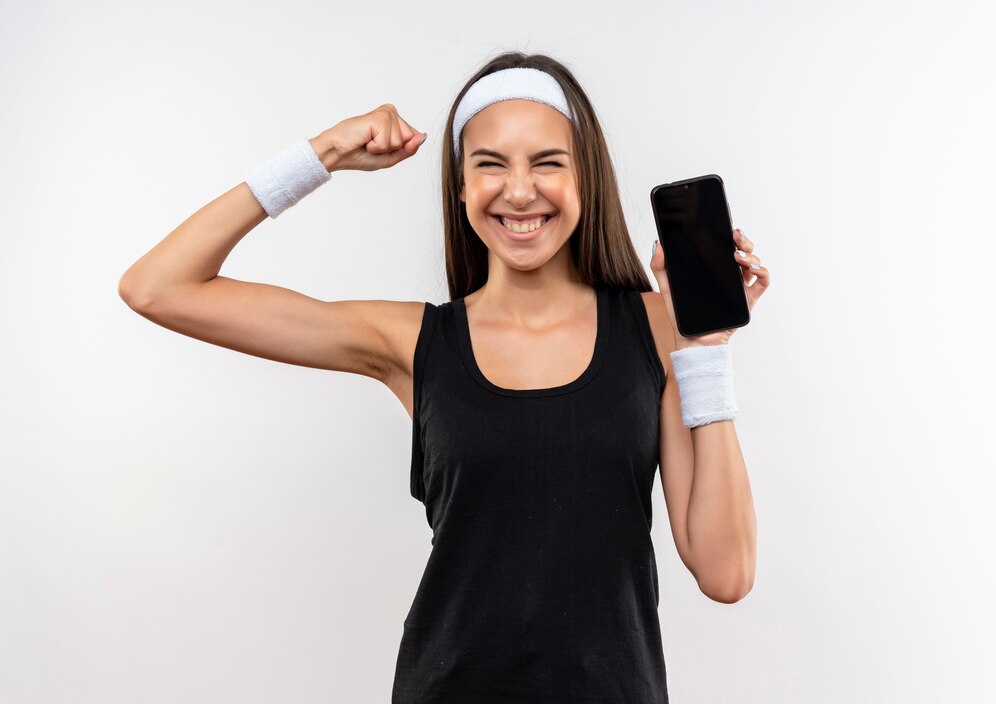 A female personal trainer is very satisfied because of her fitness app.
Source: Freepik.