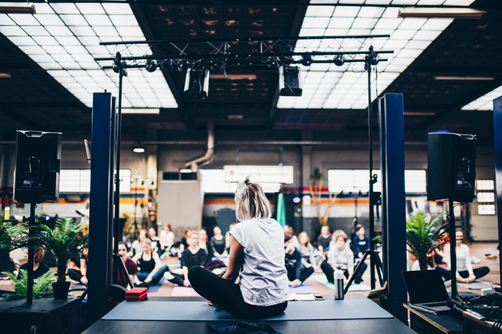 A fitness event in a shopping center with a free training session.