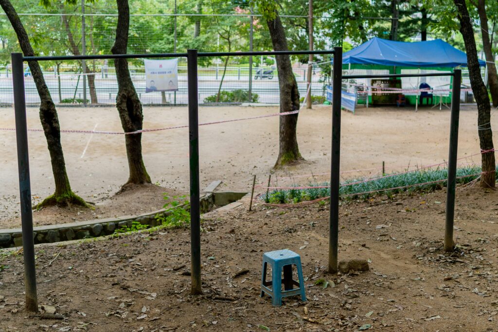 Pull up bar outdoor version.