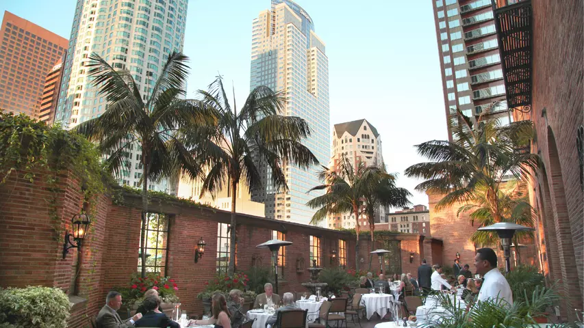 The California Club organizes private events.