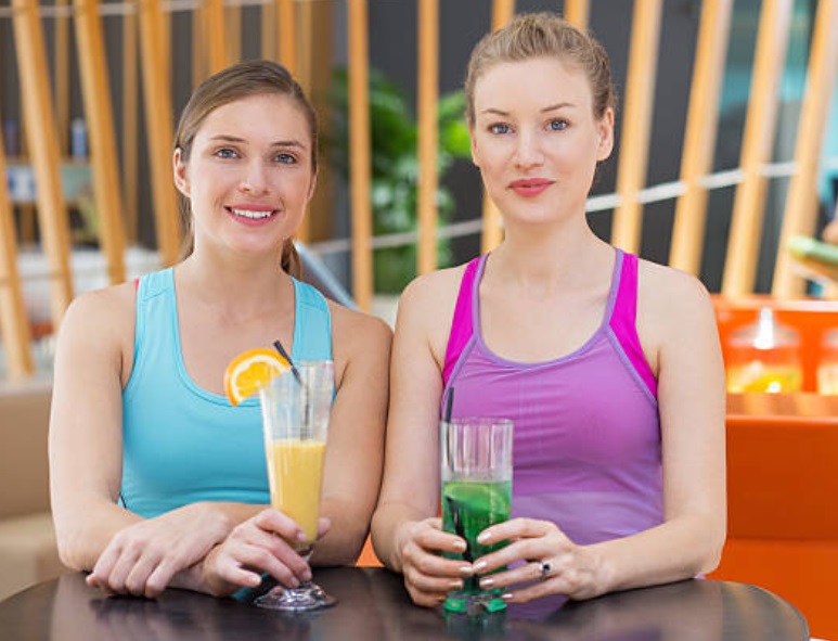 A gym smoothie bar can also be a social space gym owners didn’t plan before.