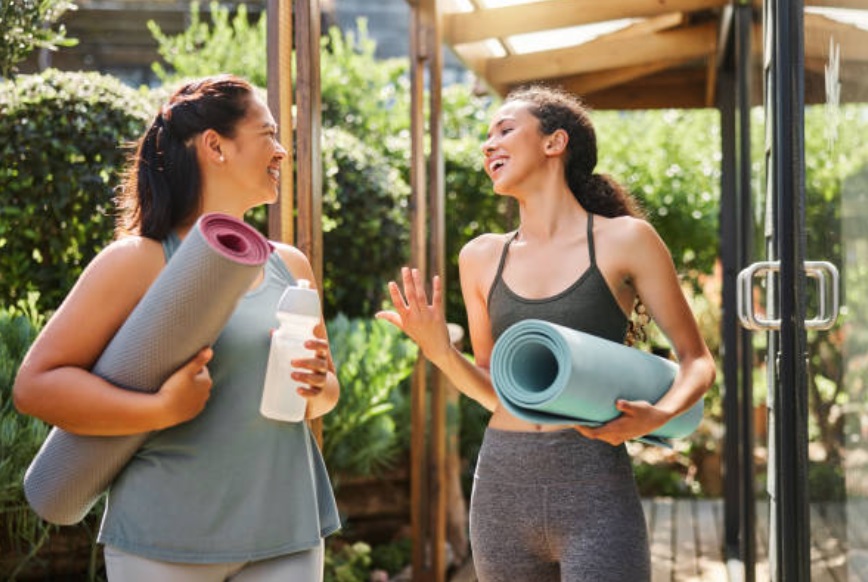 A gym referral program should make three sides happy: new members, current members and the fitness business owner.