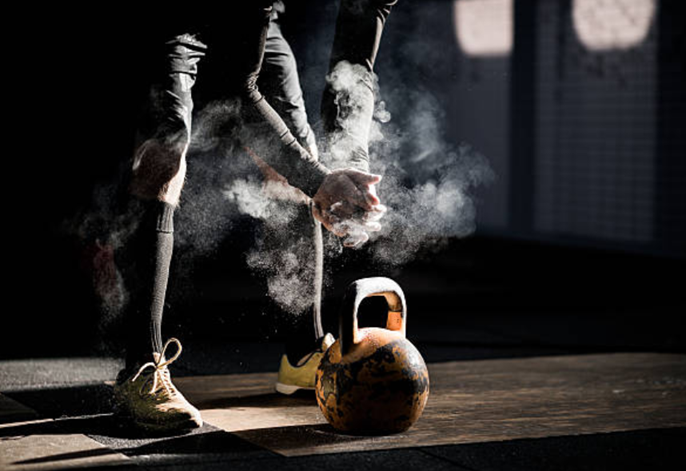 Wow, just look at this shot - nothing more is needed except gym space, a bit of gym equipment, favorable light and the patience of the photographer.