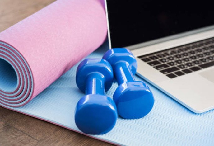 The online workout classes are performed by a fitness coach with engagement. No technical disturbance should occur, no matter what kind of computer equipment the client has.