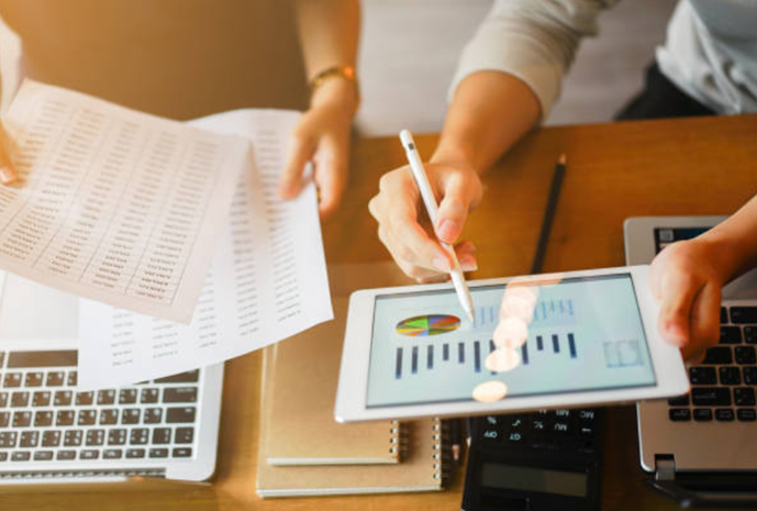 Many graphs and reports, for example about operational efficiency and startup costs, are necessary for creating and updating a spin studio business plan.