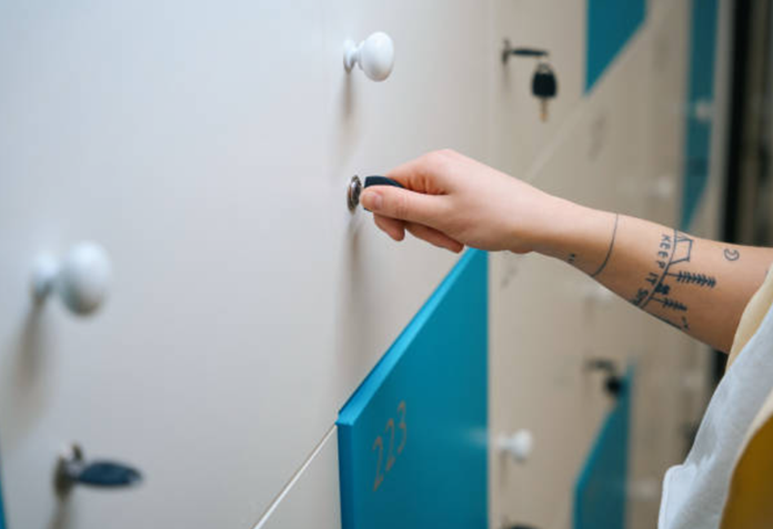 Make the fitness journey of your customers easier: secure self service locker rooms.