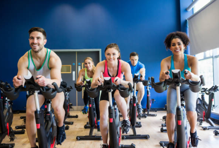 Spin classes in an indoor cycling studio: a resistance training appealing to a broader audience due to fun and non-typical equipment.