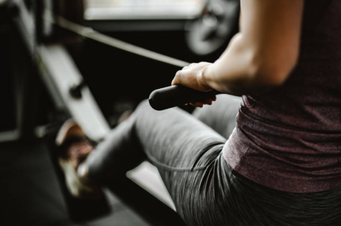 The rowing machine is one of the functional exercises in Hyrox training assumptions.