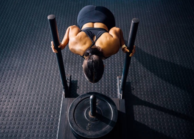 Hyrox race is built around particular and given kinds of exercise, for example this one: sled push.