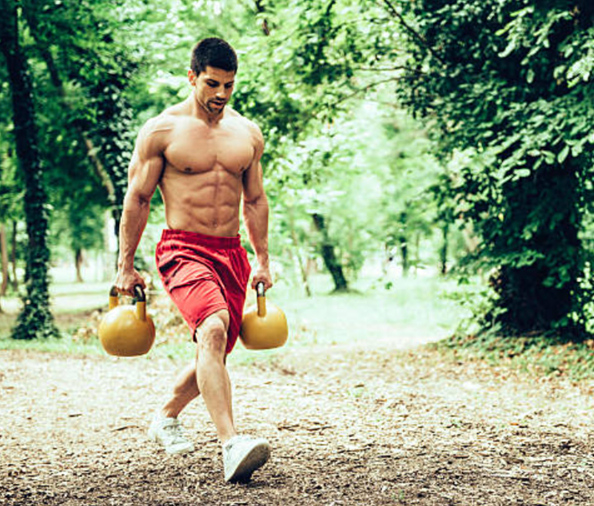 A Hyrox event consists of different kinds of exercise, for example farmers carry with kettlebells.