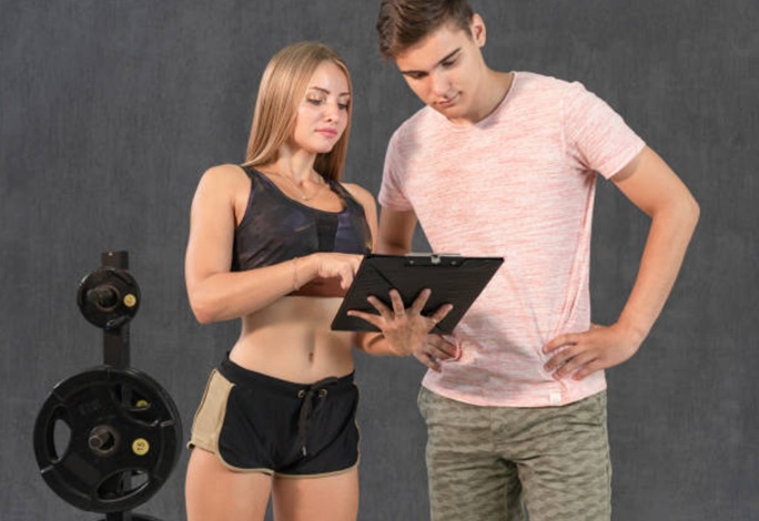 Performing the session in a proper form and being responsible for the exercise safety - this is the role of your gym staff.