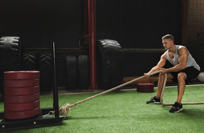 The Hyrox race includes, among other things, sledge pulling.